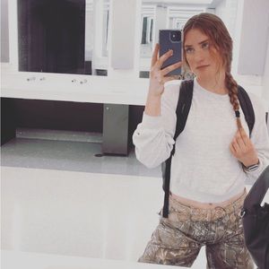 Meet your Posher, Caitlin